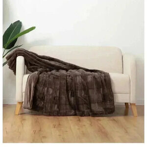 Berkshire Collection Faux Fur Plush Throw Blanket, 60"x70" (Brown)
